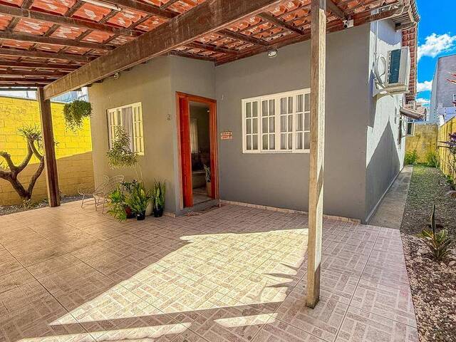 Casa para Venda em Serra - 2