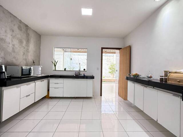 Casa para Venda em Serra - 4
