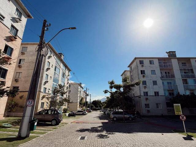 #28 - Apartamento para Venda em Serra - ES